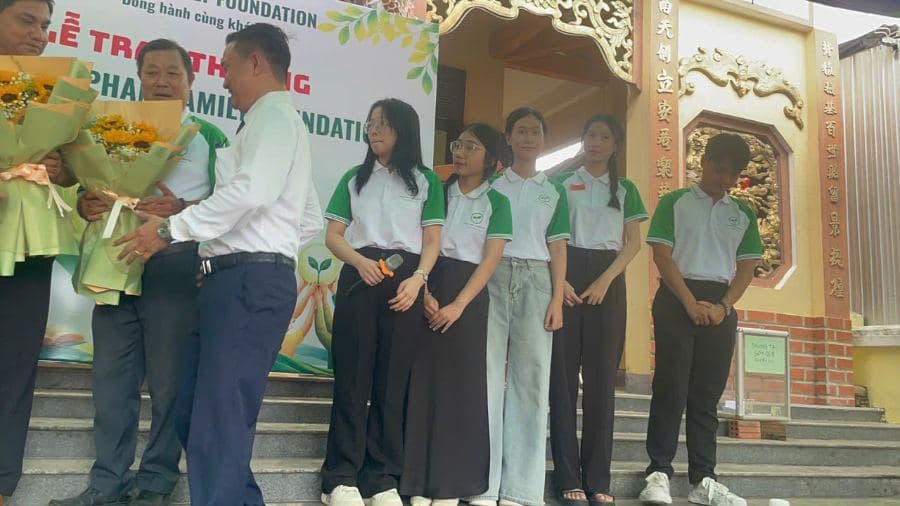 Họp mặt đầu xuân — Mùng 4 Tết hằng năm