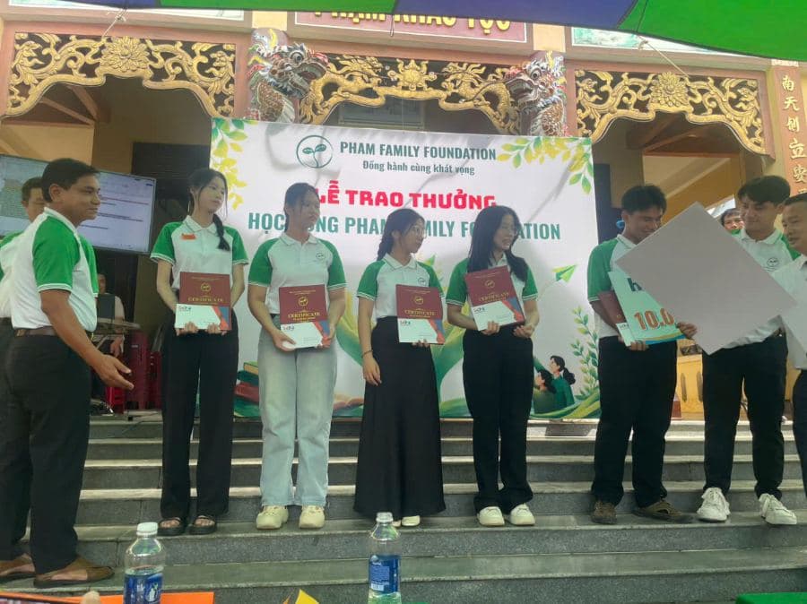 Ông Phạm Khắc Quang — đưa nghề mộc Lạc Thành ra thị trường lớn